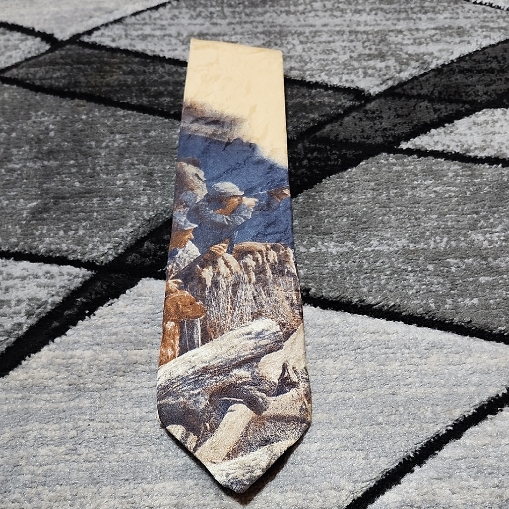 VINTAGE HUNTING OUTDOOR THEMED IMPORTED SILK FIELD & STREAM NECK-TIE